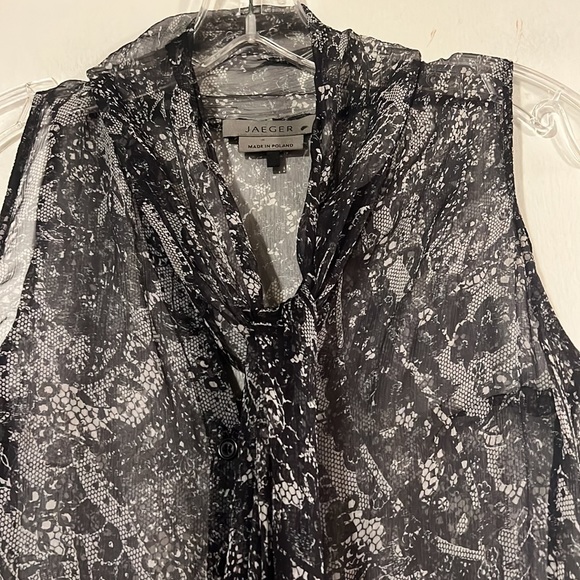 Jaeger 100%silk chiffon sheer abstract sleeveless top. Button closure-self scarf - Picture 2 of 9